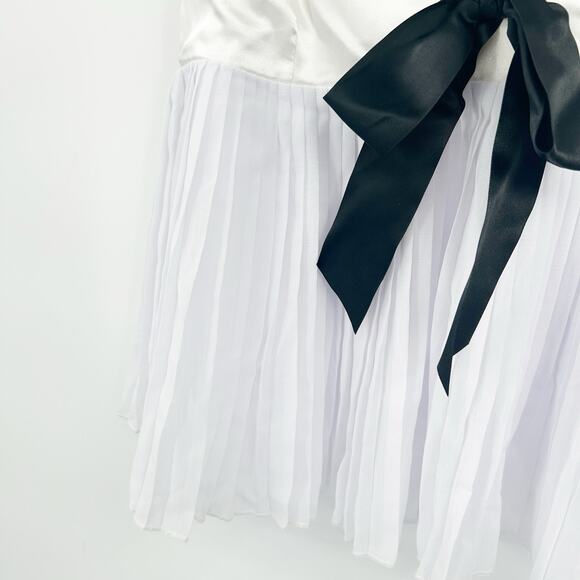 Forever 21 Women Y2K Coquette Whimsigoth Bow Flounce Satin Cami Top Size M White - Picture 4 of 9